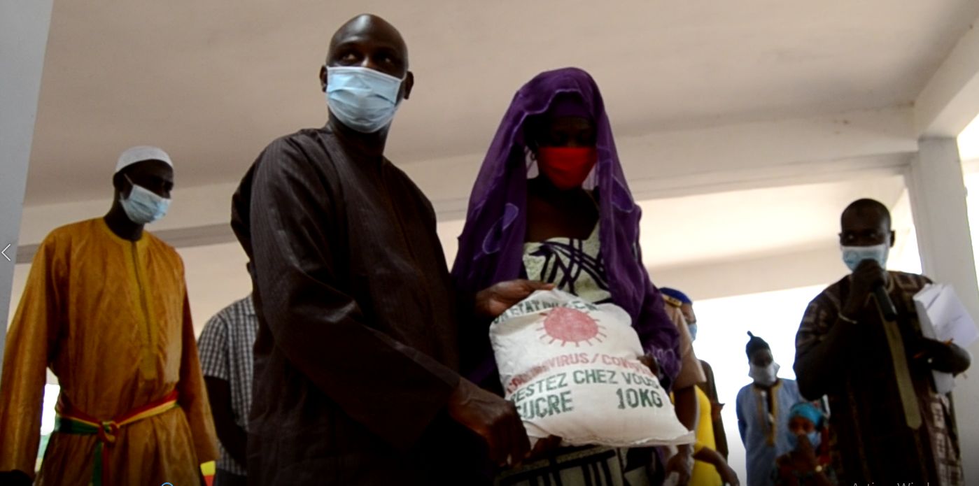 Covid-19 : le maire de Saint-Louis remet des produits d’hygiène au ministre de l’éducation