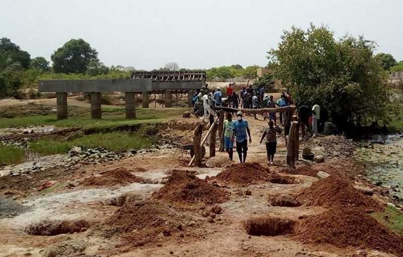 Action Citoyenne à Kolda : un pont artisanal en construction  sur le tronçon Hilèle-Faraba