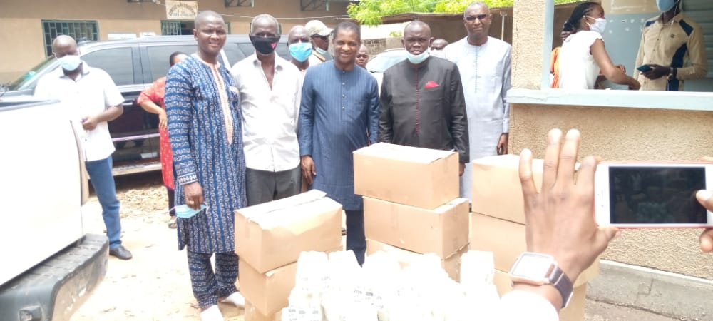 Vélingara : Ibrahima Barry  donne 5000 masques et 1200 gel hydro alcoolique à l’Ief