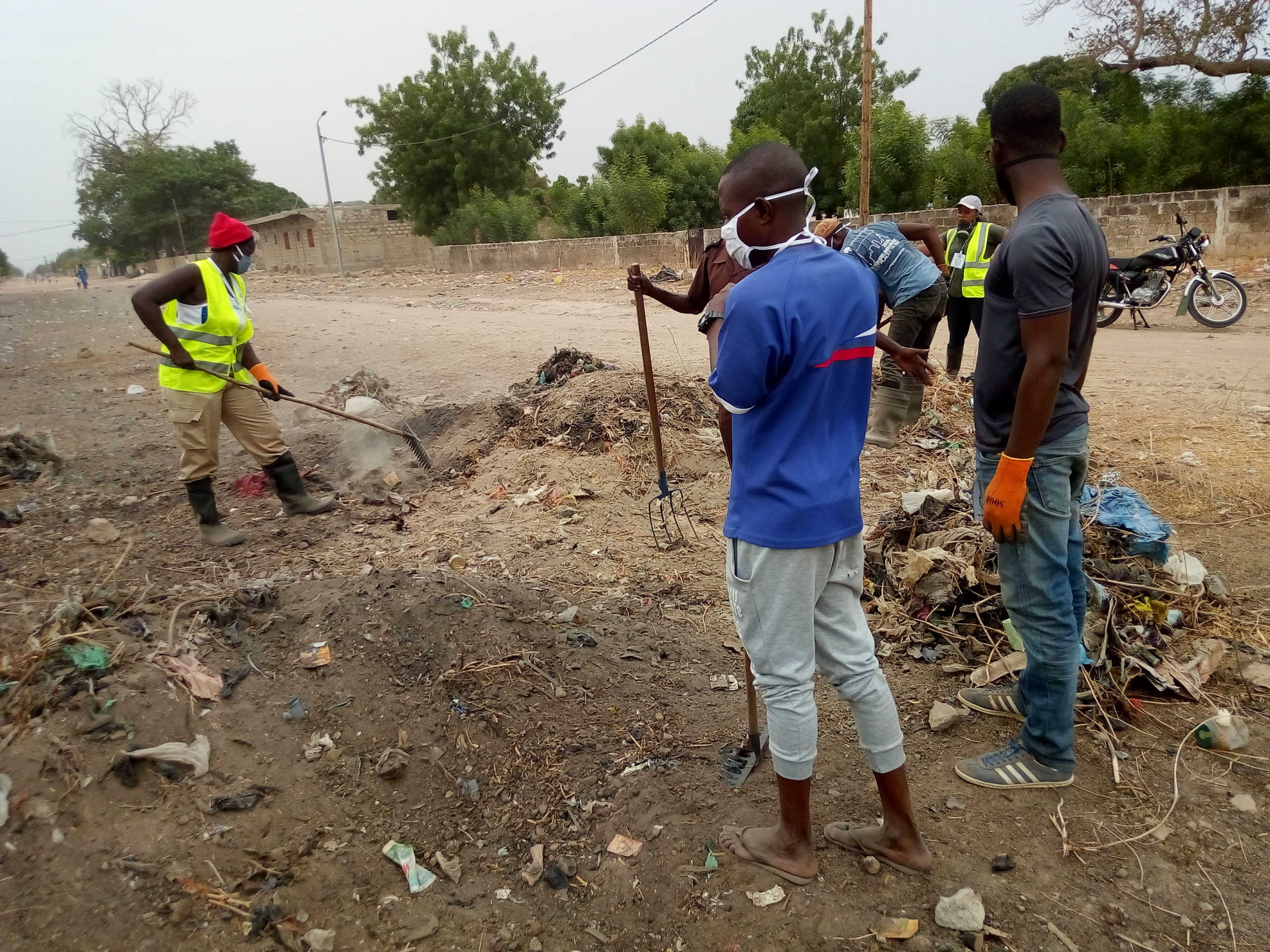 Vélingara : les jeunes du quartier samba 15 transforment le dépotoir d’ordures en terrain de football