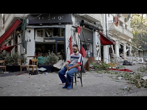 Beyrouth meurtri par la double explosion accueille le président français Emmanuel Macron