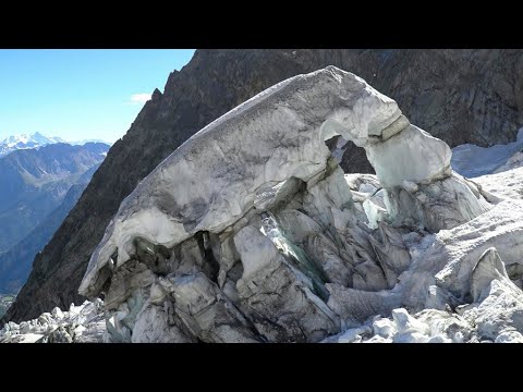 Italie : un glacier du Mont-Blanc menace de s&rsquo;effondrer, des dizaines d&rsquo;évacuations à Courmayeur