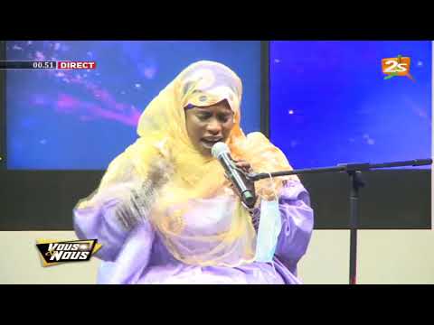 #2stv AIDA BOU BAYE NIASS ÉMEUT LE PLATEAU DE VOUS ET NOUS AVEC SA VOIX RETENTISSANTE