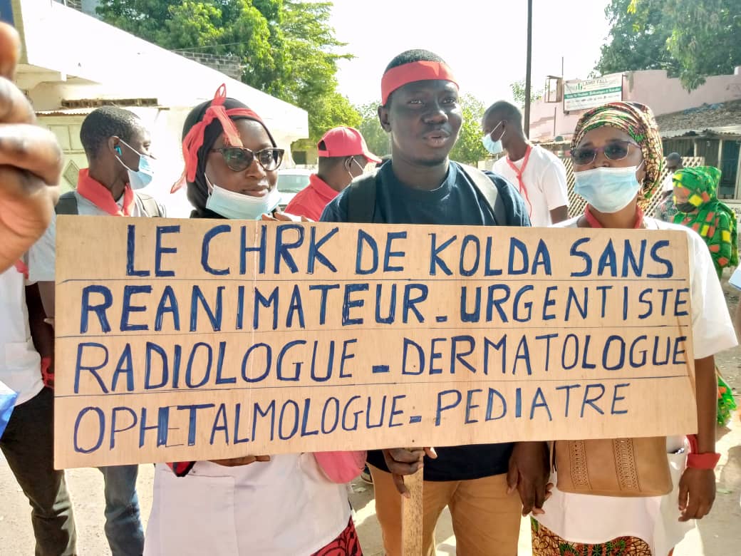 Le film de la marche des agents du CHR de Kolda