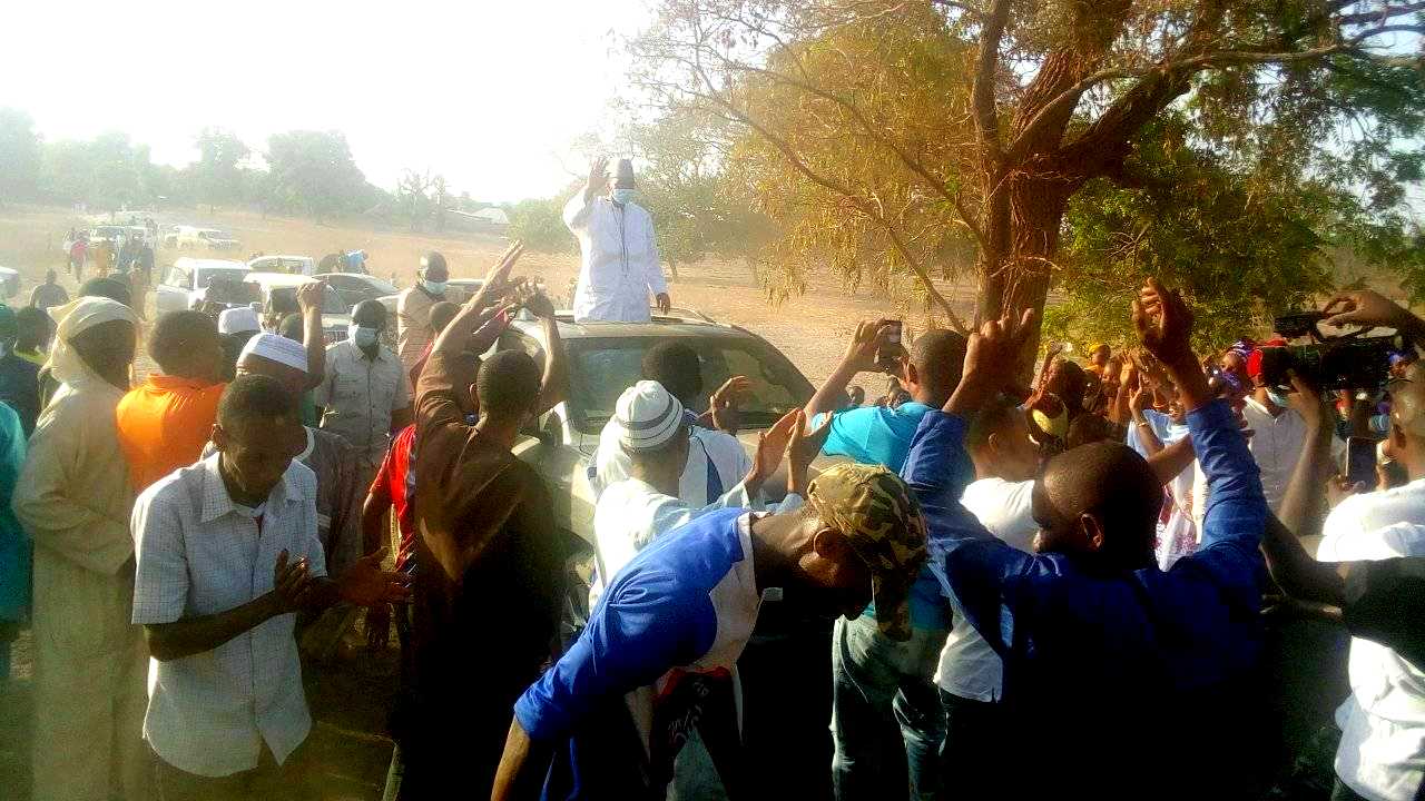 Visite du MAER à Aynoumadi : les populations accueillent triomphalement « le défenseur des agriculteurs »
