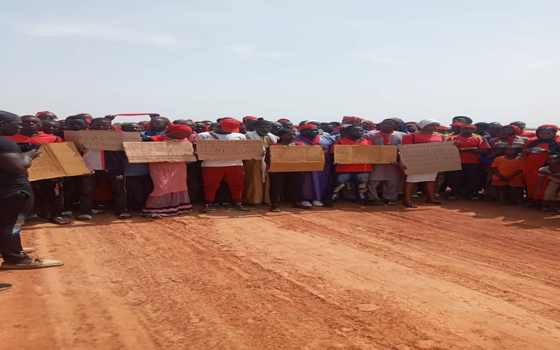 Ndiaffate : Les populations de Koutal et de Waladekh dans la rue pour réclamer leurs parcelles et la réhabilitation du pont qui relie Keur Waly Ndiaye aux villages environnants