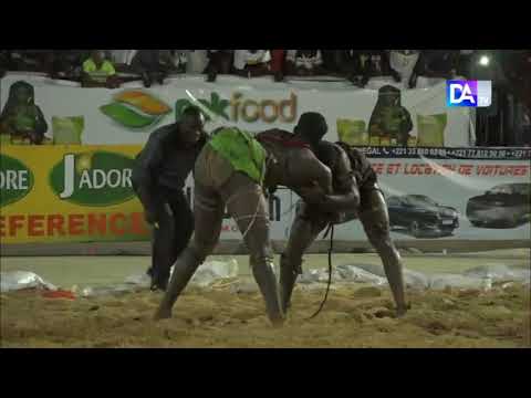 Lutte/Iba mar Diop : Bulldozer déclenche un redoutable Xatarbi à King de Yoff