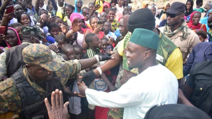 En visite à Touba, SONKO refuse de parler politique