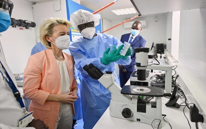 URSULA VON DER LEYEN À L’INSTITUT PASTEUR DE DAKAR « L’Afrique est sur la bonne voie pour développer sa souveraineté pharmaceutique »