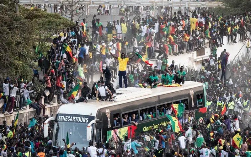 Une « folle » marée humaine accueille les Champions d’Afrique