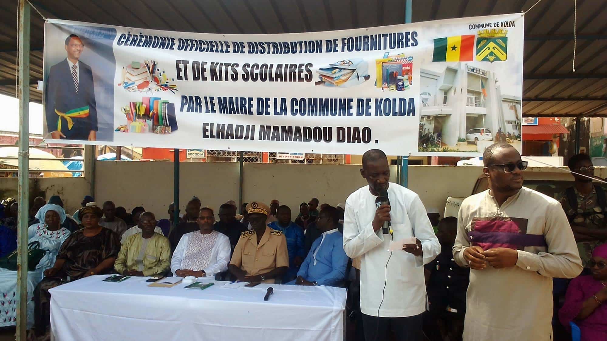 KOLDA : le Maire Mameboye Diao distribue 20 millions F CFA en fournitures scolaires aux écoles de la commune