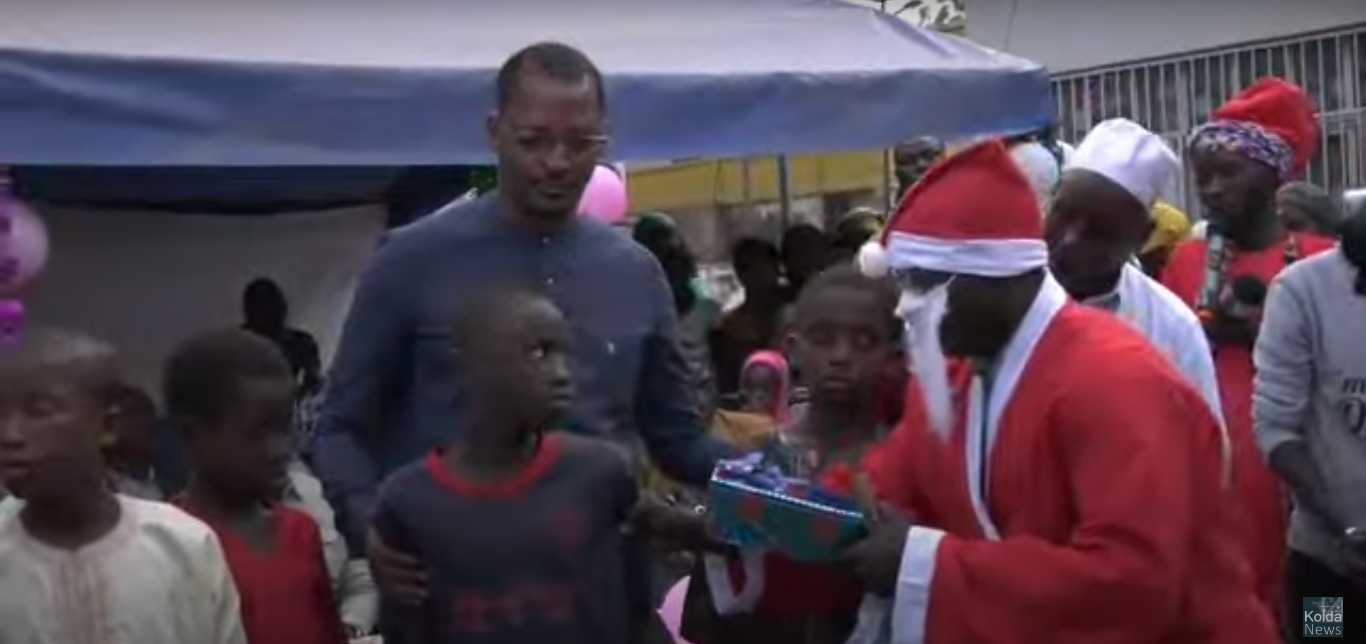 Arbre de Noël: Le Maire de Kolda redonne le sourire à des enfants vulnérables