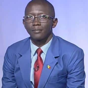 Journées culturelles de l’ASEPROK à Dakar : l’Inspecteur Abdoulaye Seydi fait un don de 1000 tickets de restaurant aux étudiants.