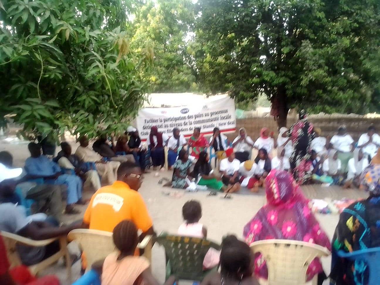 Lutte contre les grossesses précoces : les jeunes filles de Saré Dianfo s’engagent à respecter le pacte du « New Deal ».