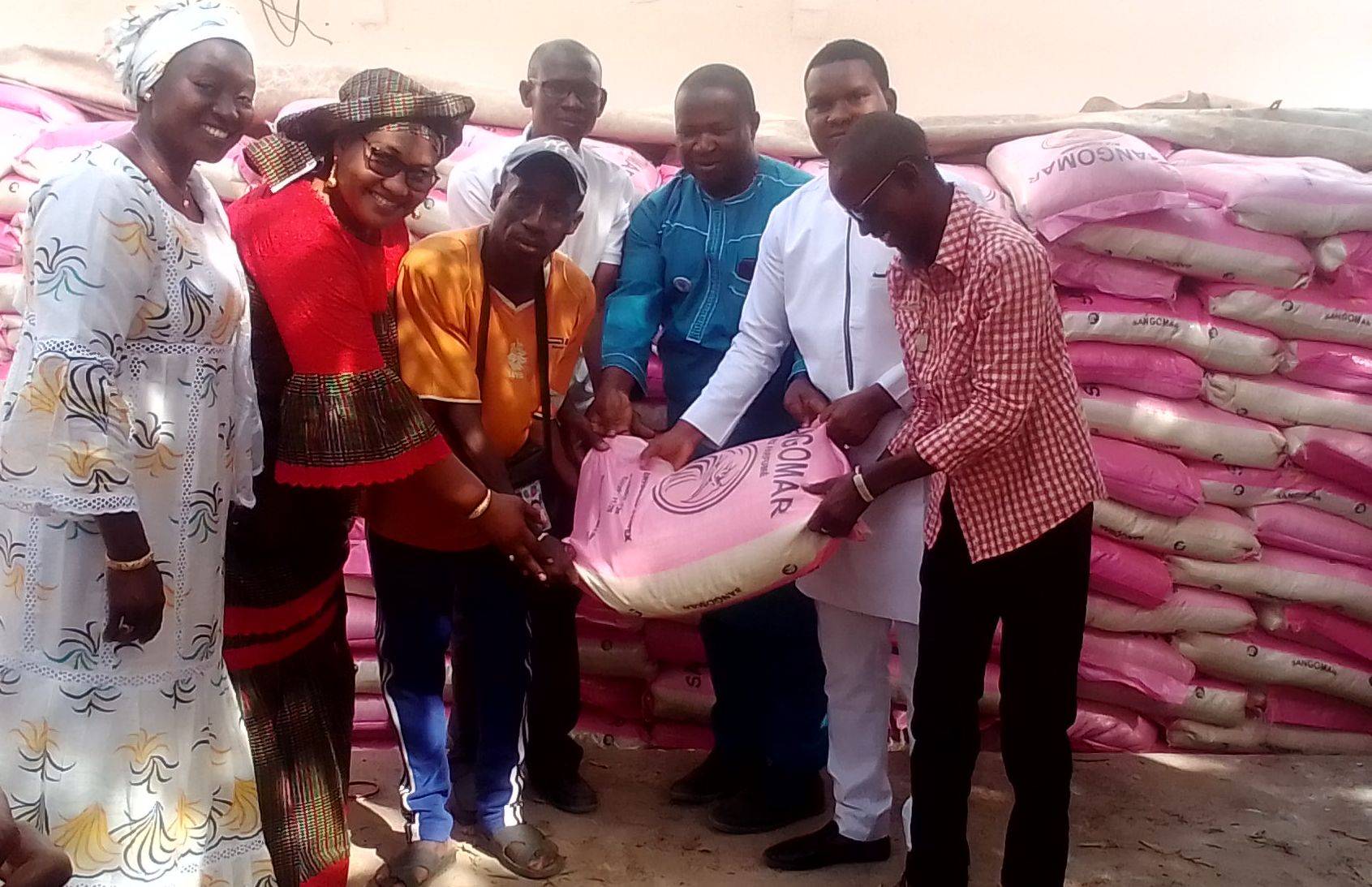 Kolda : le Maire Mameboye Diao distribue 4 000 sacs de riz aux personnes vulnérables