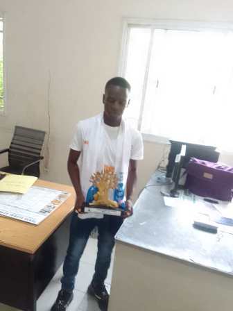 Vélingara : Lansana Baldé le champion du Sénégal en talent show  en anglais exhorte les élèves à aimer l’anglais