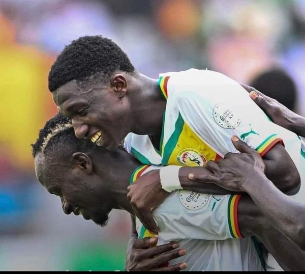 CAN-image du jour : Lamine Camara, auteur d’un doublé,  porté par Sadio Mané