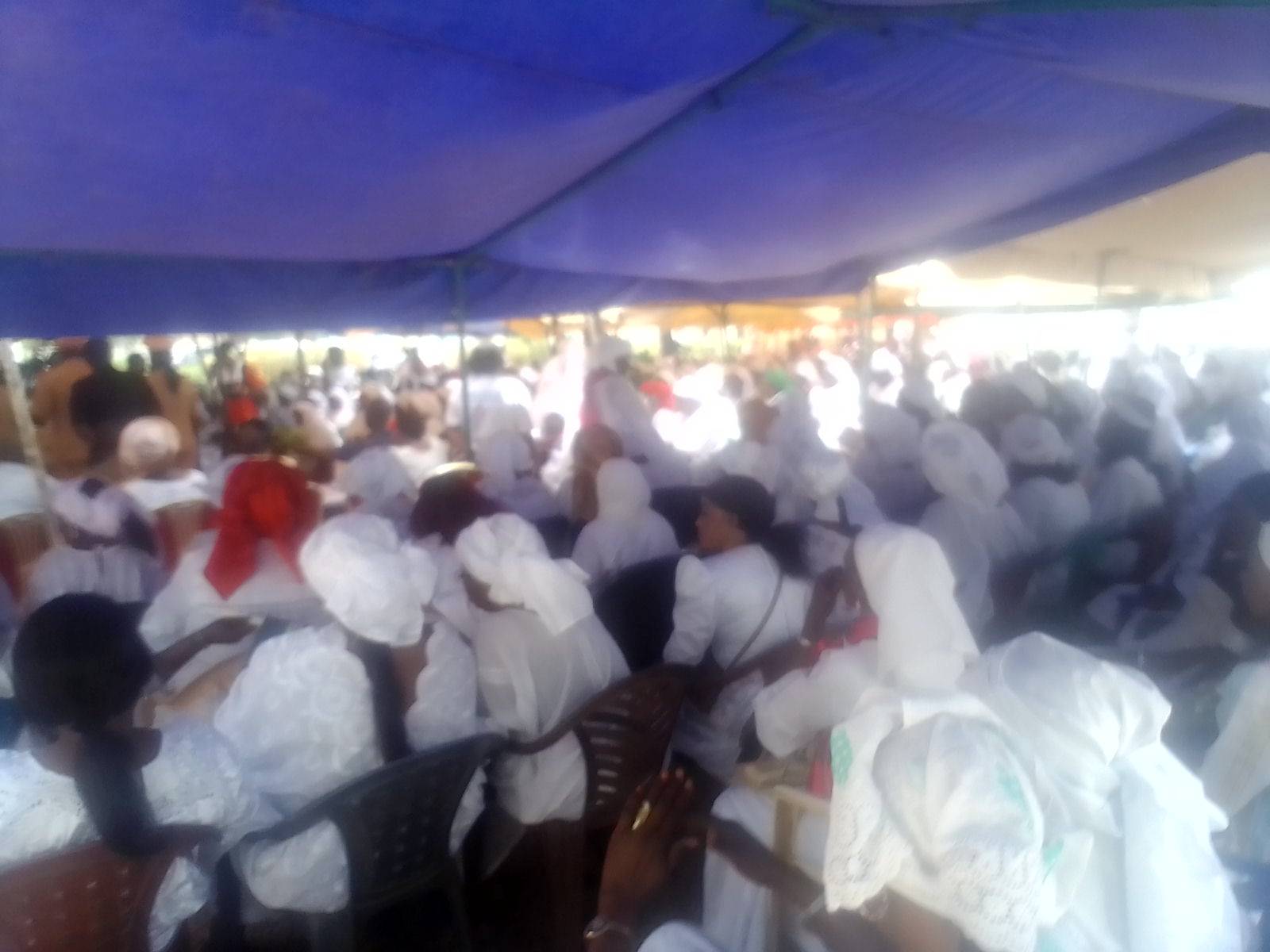 8 Mars : les femmes koldoises, en tenues blanches en signe de paix, ont fêté ensemble