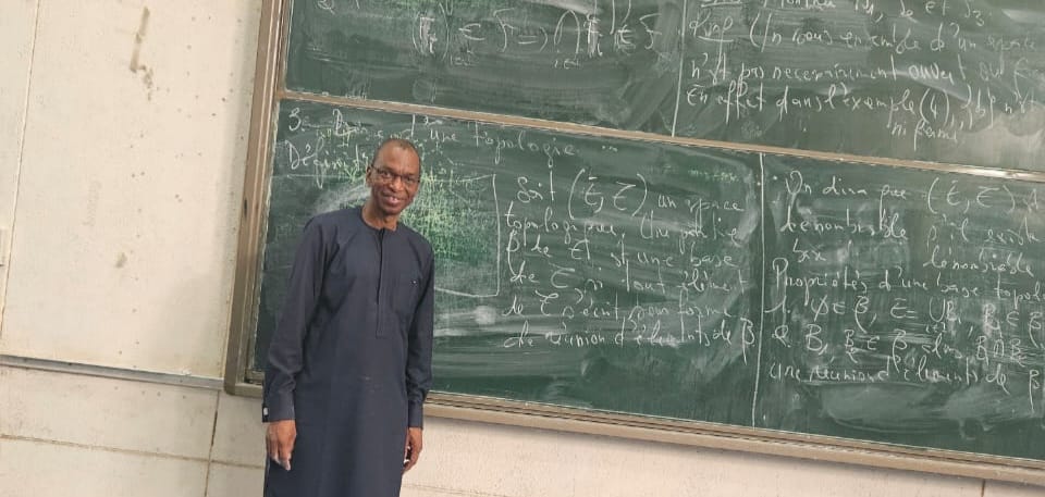 Le retour en classe du Professeur Moussa Baldé : un modèle pour la classe politique sénégalaise