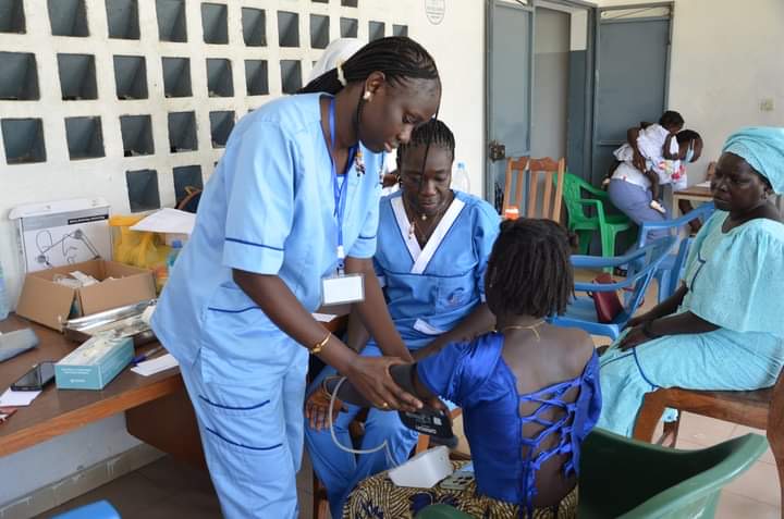 Journée de consultations gratuites à Bellinaoude (MYF) : plus de 600 personnes consultées et des médicaments offerts