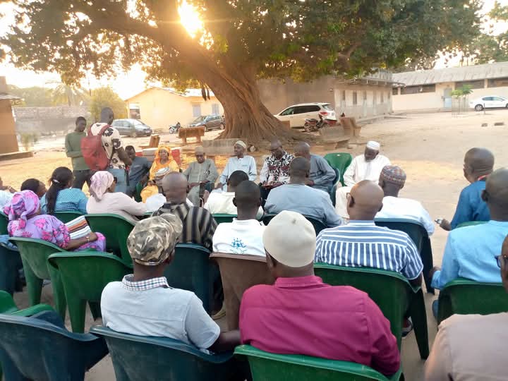 Retrouvailles des anciens élèves et professeurs du lycée Alpha Molo Balde à Kolda : un moment d’émotion et de partage