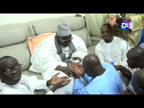 TOUBA – L’honorable Mbaye Dione reçu par la famille de Serigne Fallou et par Cheikh Bass